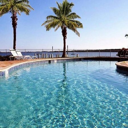 Bright Luxury Oceanfront Condo With Private Balcony And Hotel Pool St. Petersburg Luaran gambar