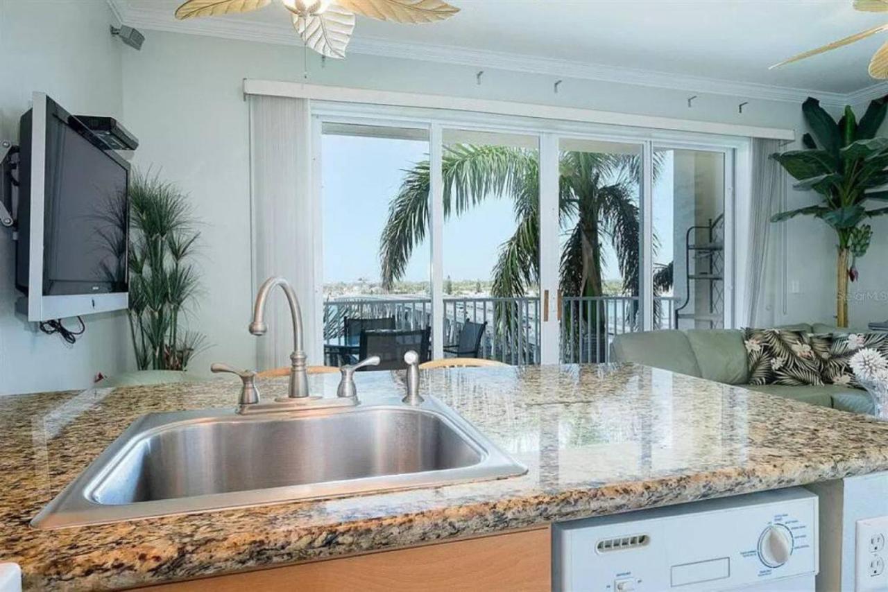 Bright Luxury Oceanfront Condo With Private Balcony And Hotel Pool St. Petersburg Luaran gambar